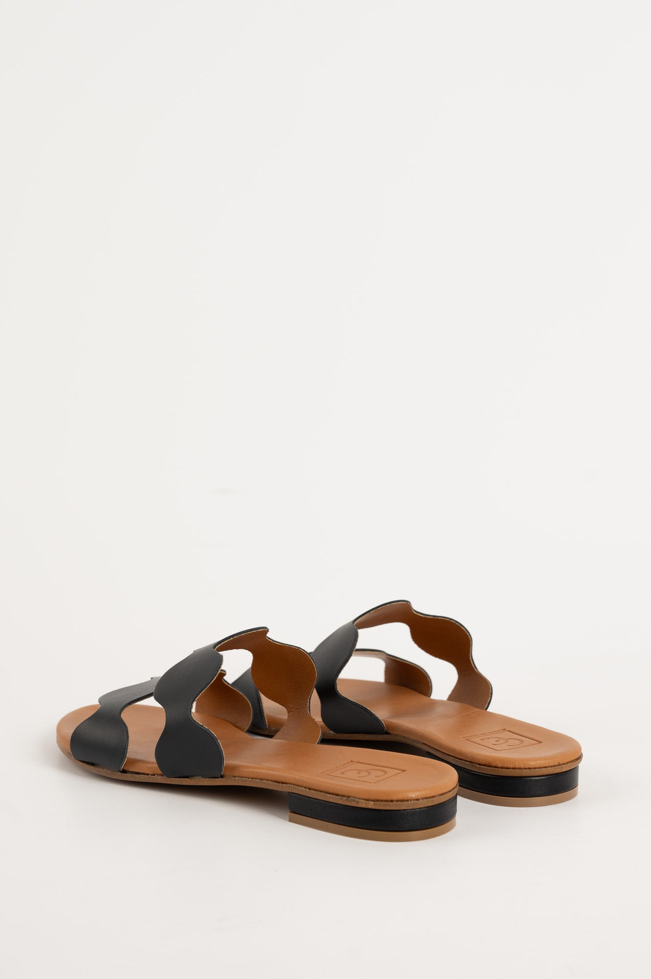 Flat Sandal Wave | Black Calf Leather