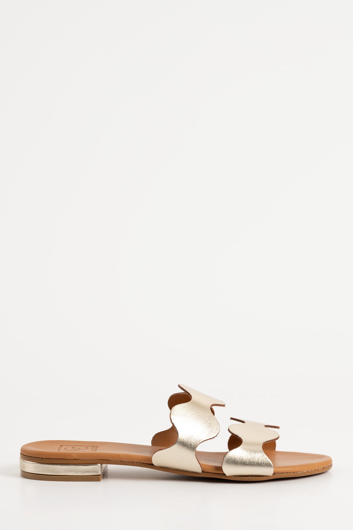 Flat Sandal Wave | Shiny Platino Calf Leather