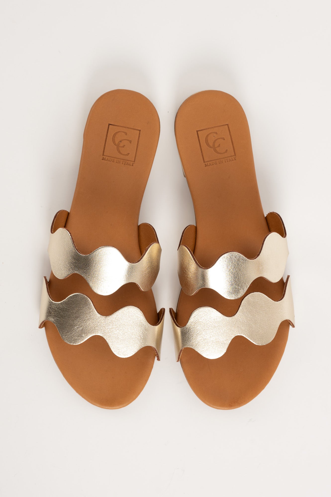 Flat Sandal Wave | Shiny Platino Calf Leather