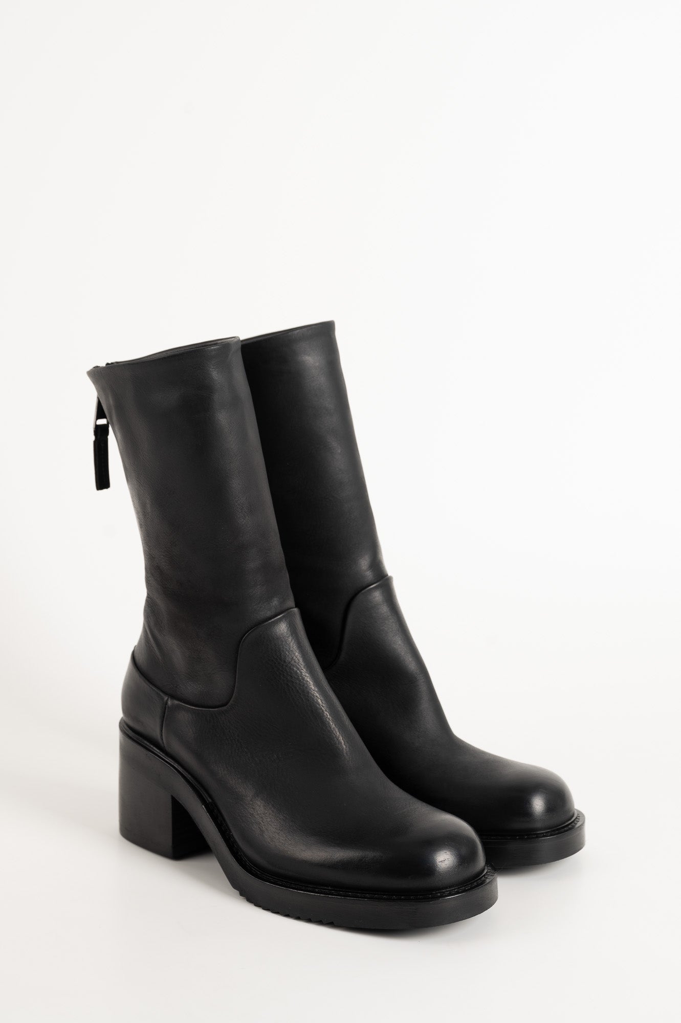 Boot Shape | Charcoal Black Nubuck