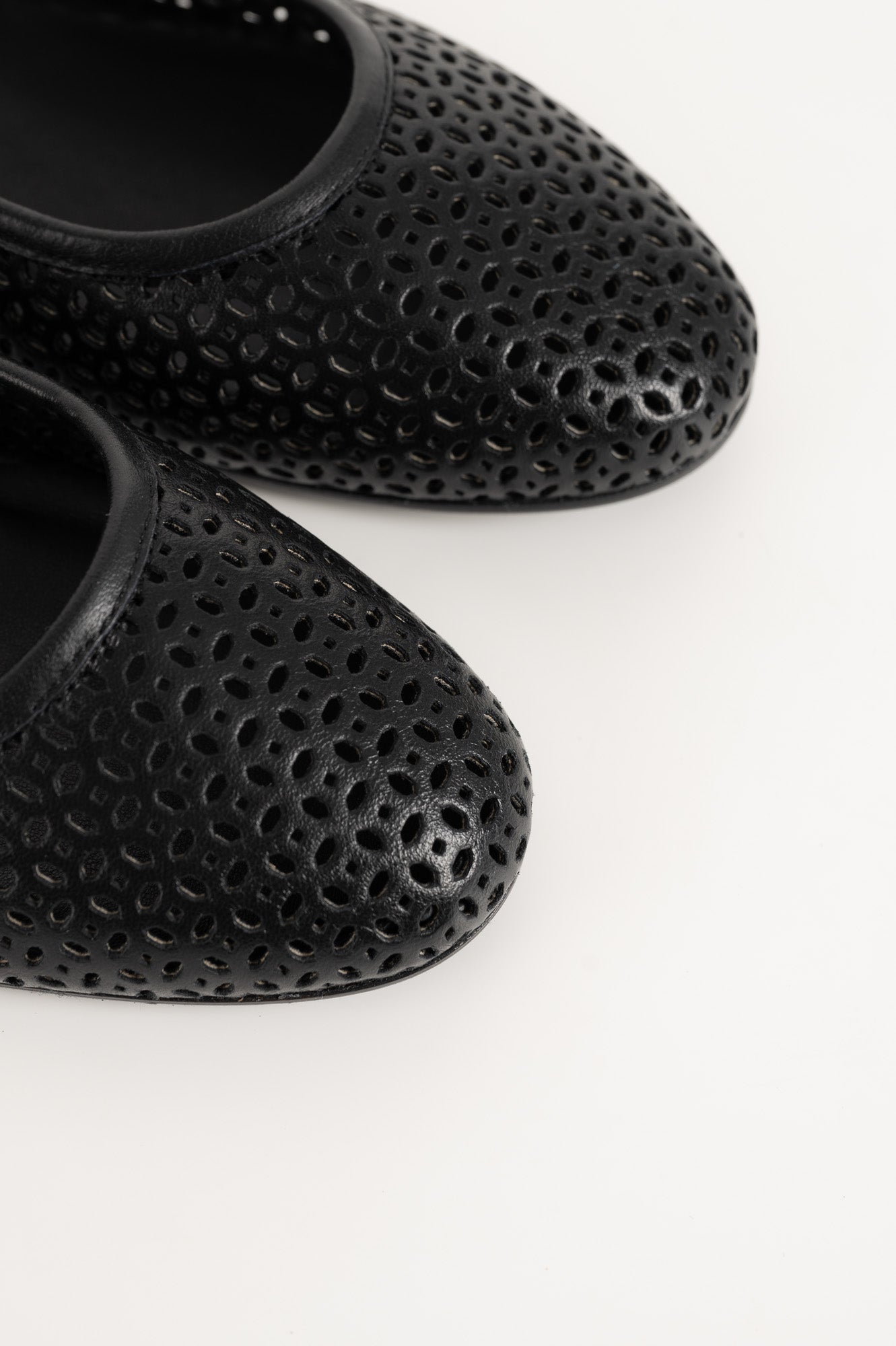 Ballet Flat Ayla | Black Perforated Leather