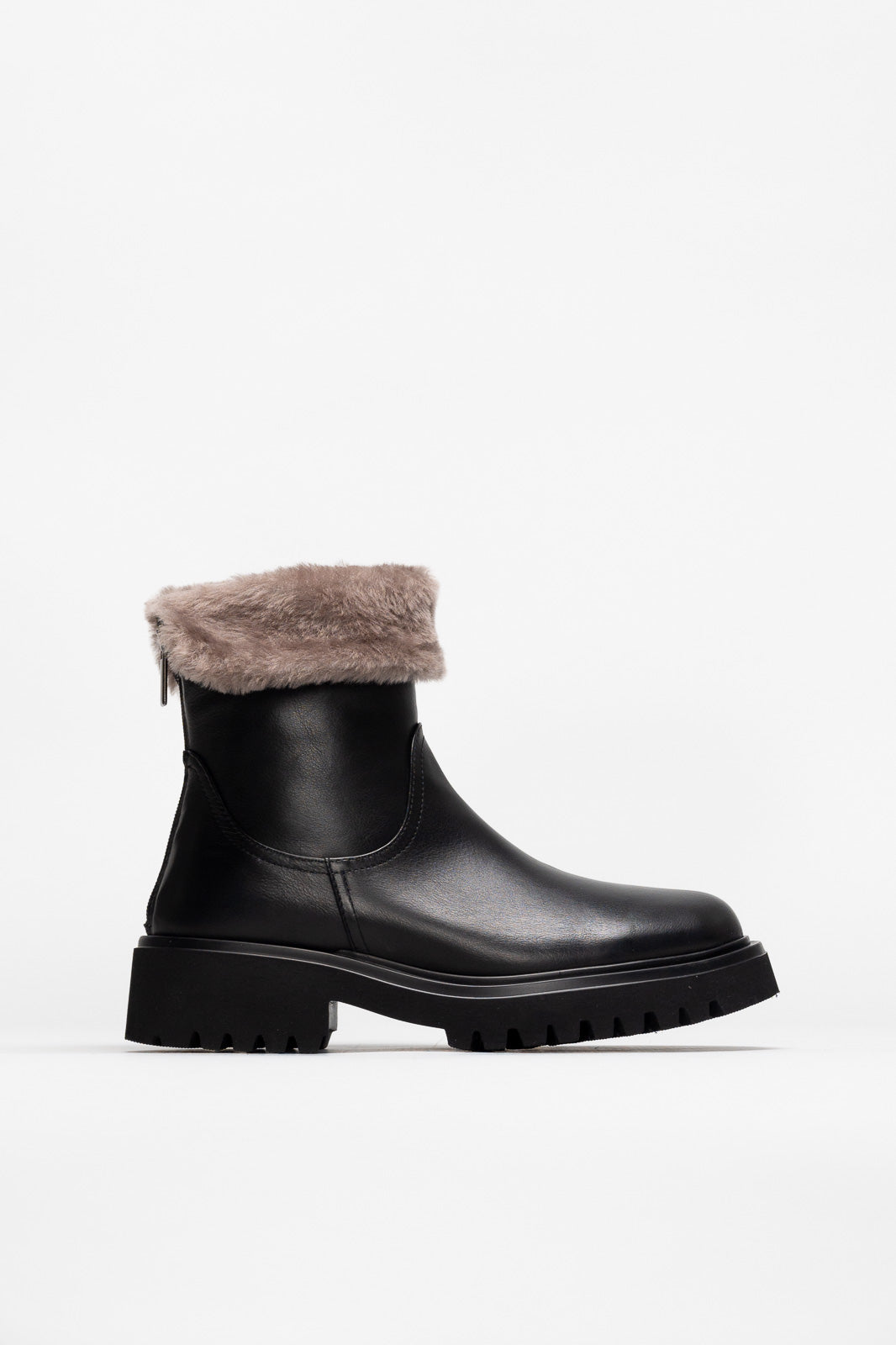 Shearling Boot Piuma | Elegant Black Calf Leather