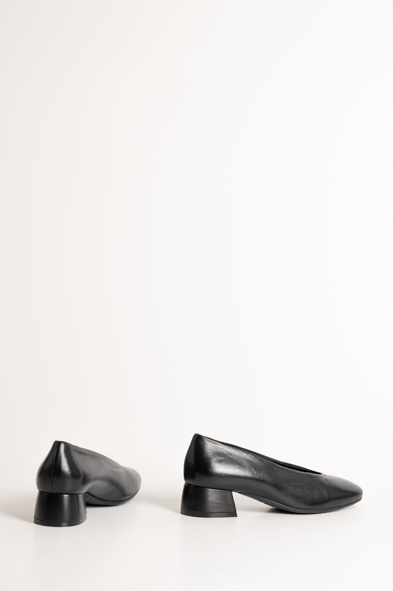 Rounded Pump Elmina | Black Nappa Leather