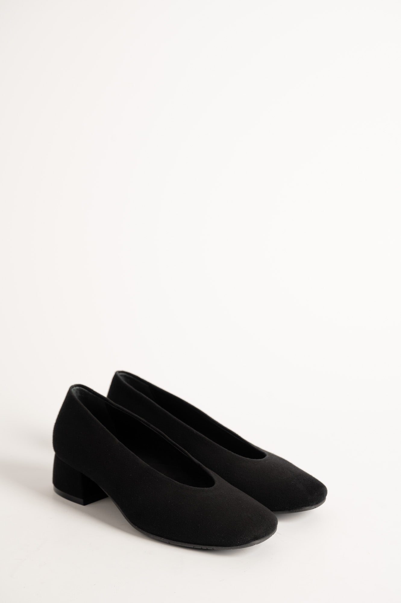 Rounded Pump Elmina | Black Suede
