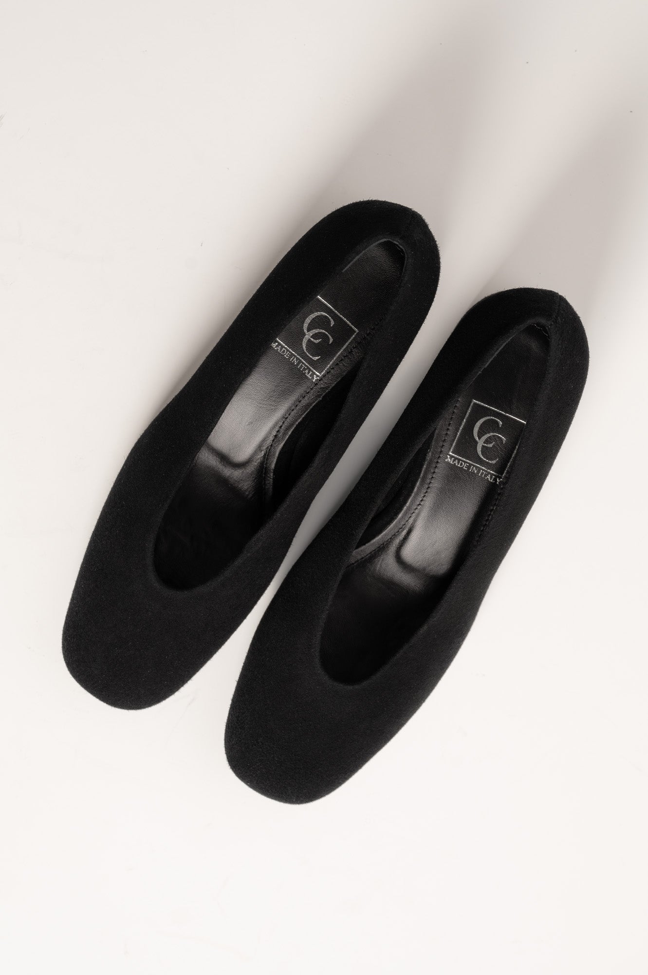 Rounded Pump Elmina | Black Suede