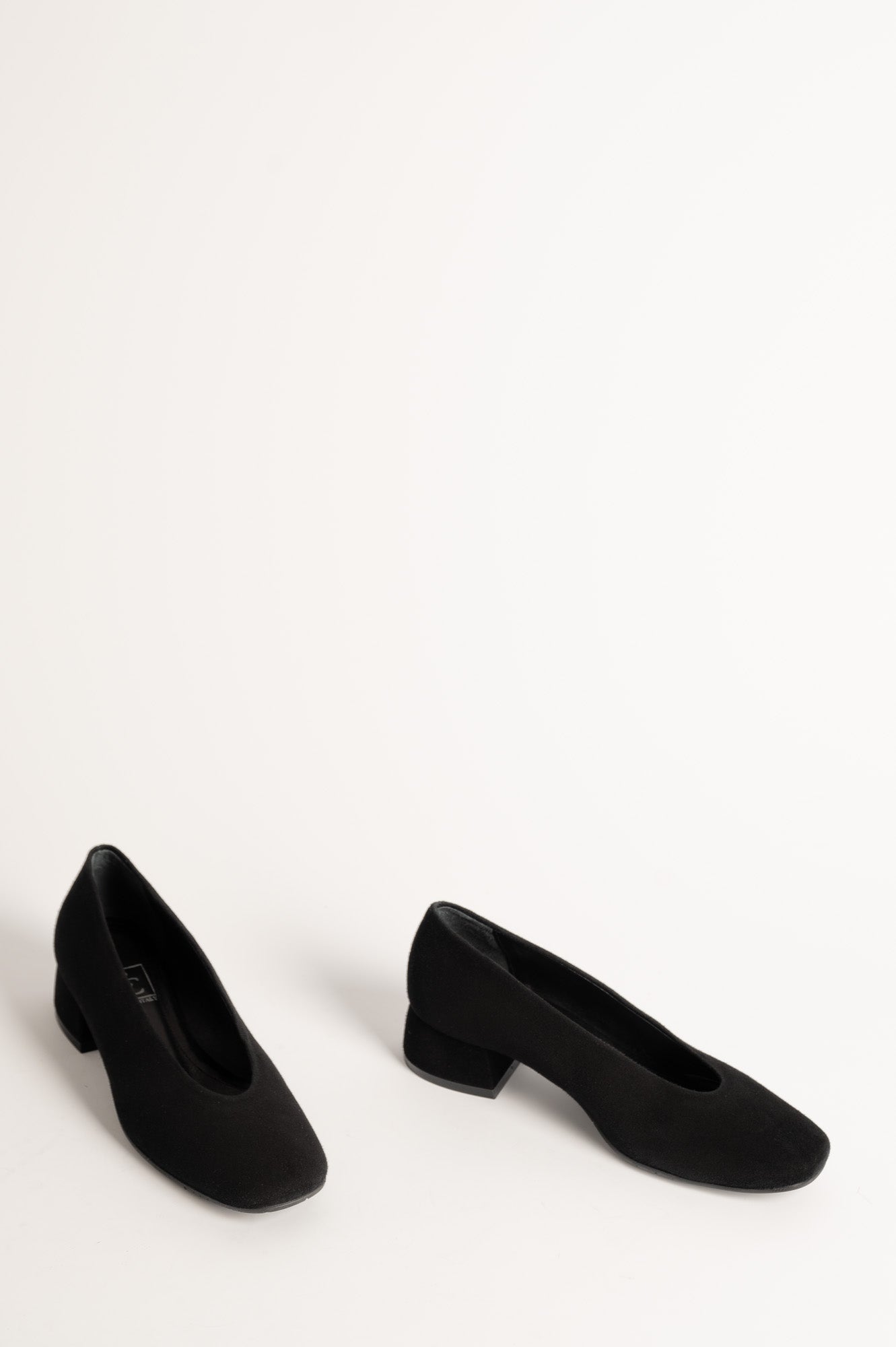 Rounded Pump Elmina | Black Suede