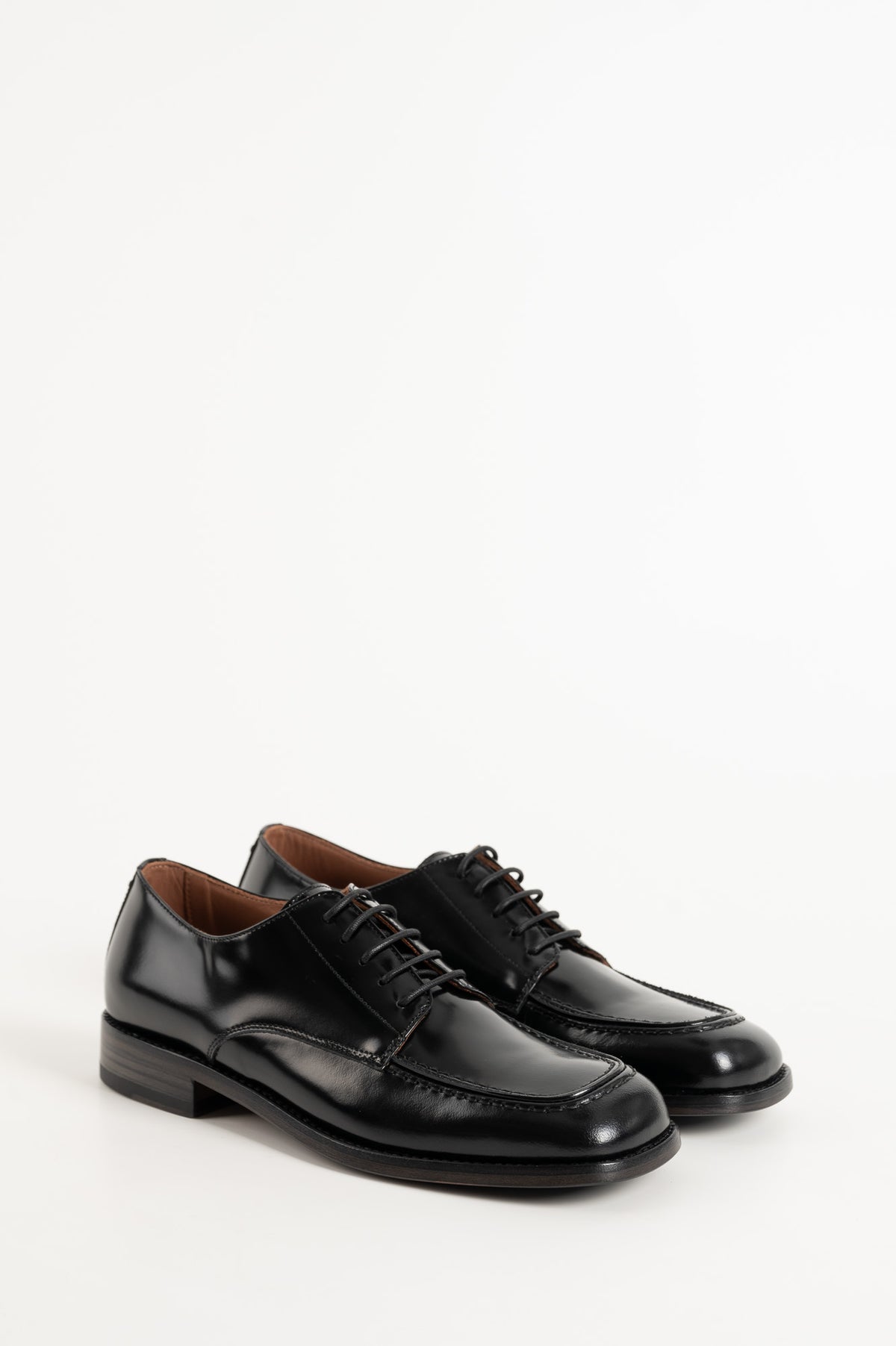 Glossy Derby Shoe | Black Abrasivato Leather