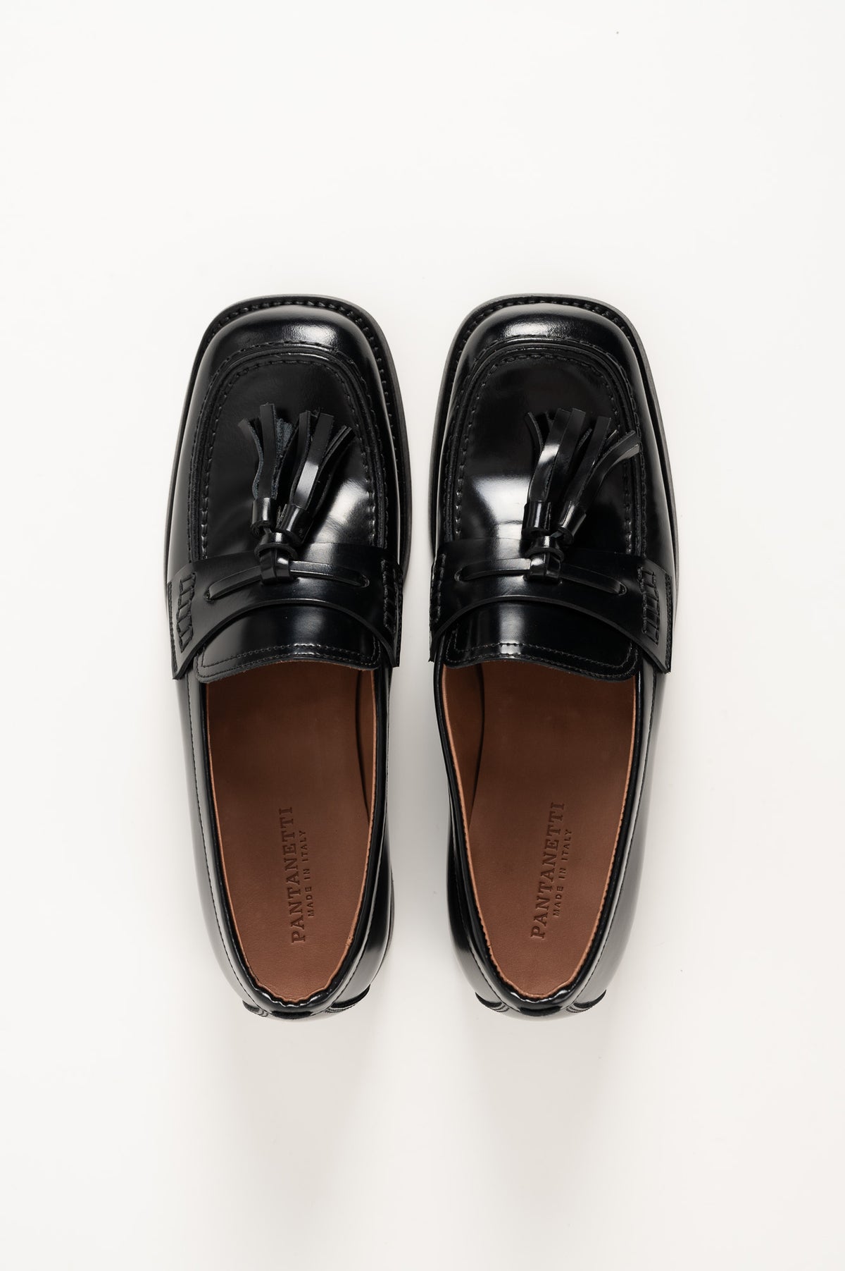 Glossy Tassle Loafer | Black Abrasivato Leather