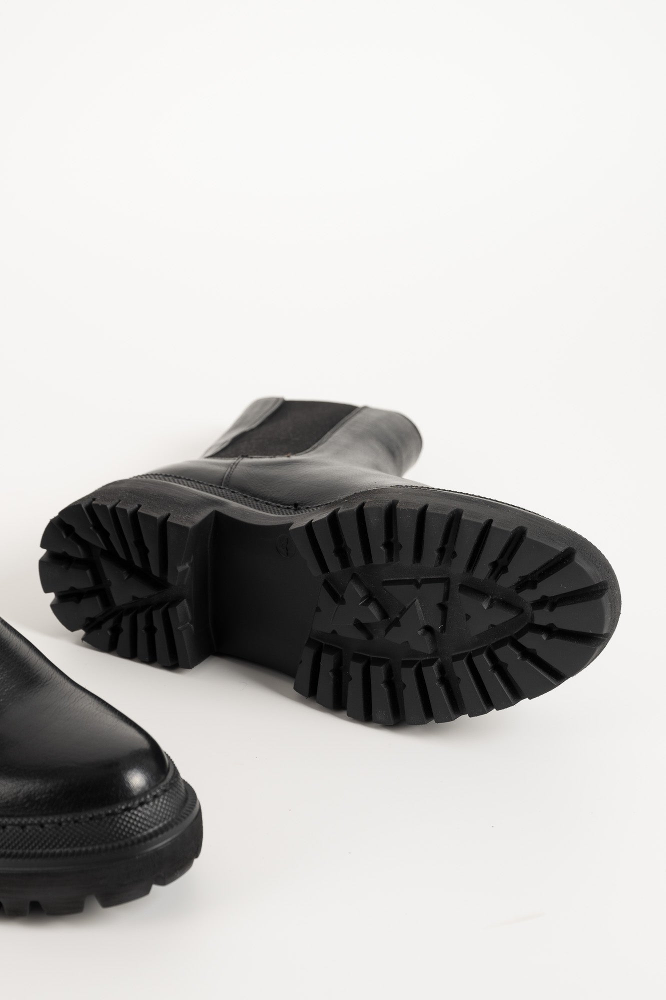 Chelsea Boot Umbra | Black Buffalo Leather