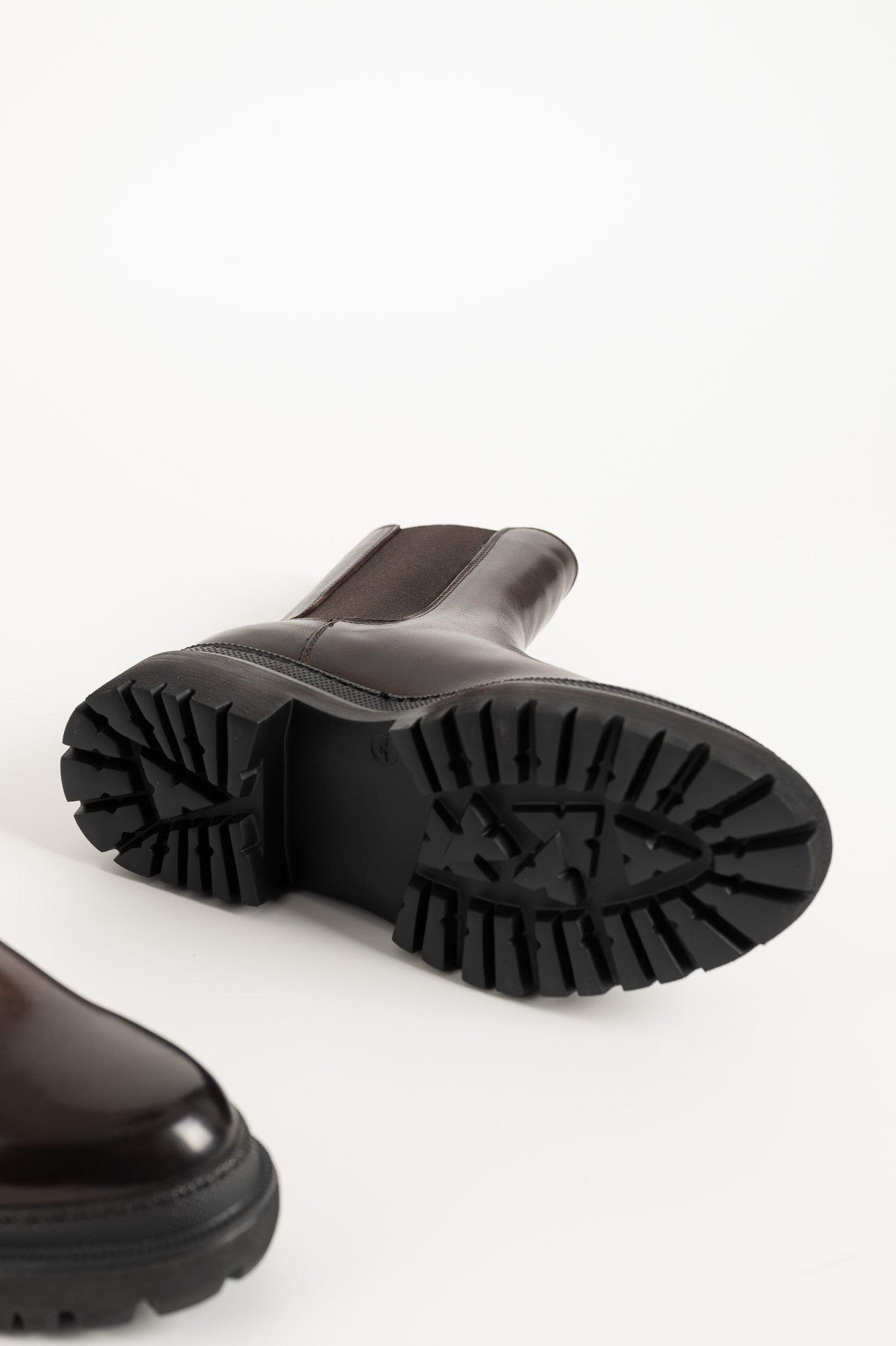 Chelsea Boot Umbra | Dark Brown Buffalo Leather