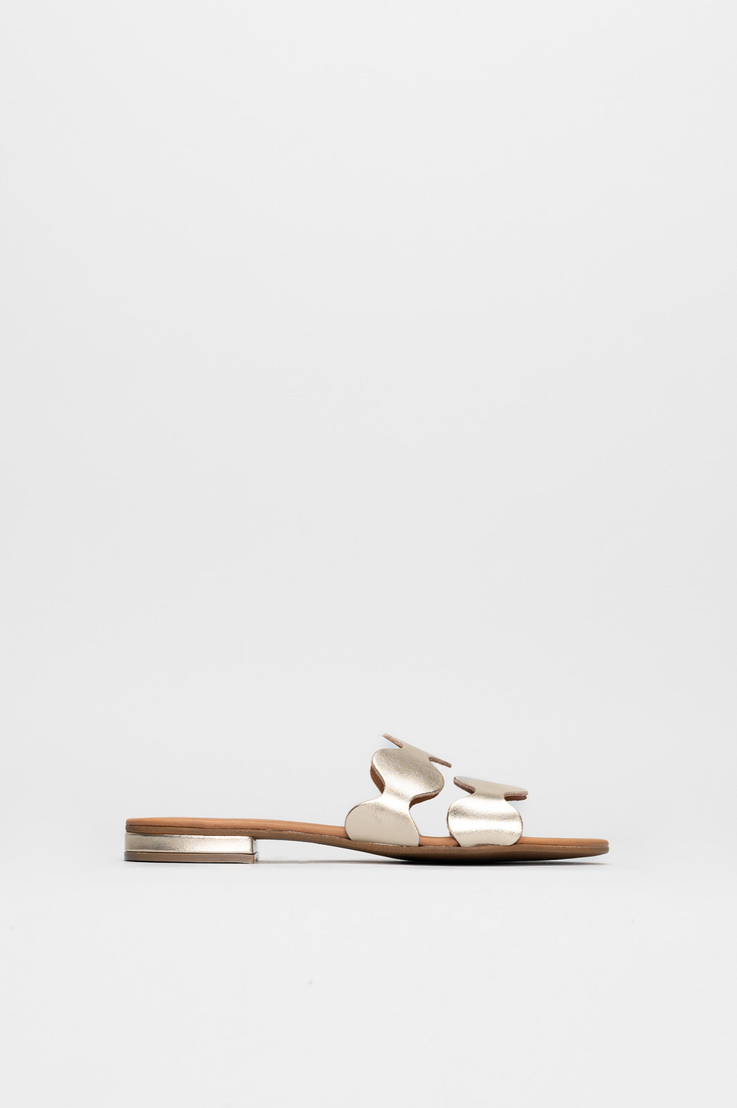 Flat Sandal Wave | Shiny Platino Calf Leather