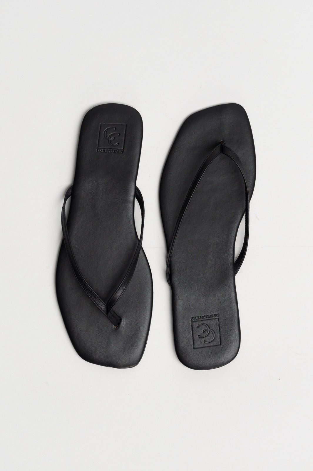 Thong Sandal Lila | Deep Black Calf Leather