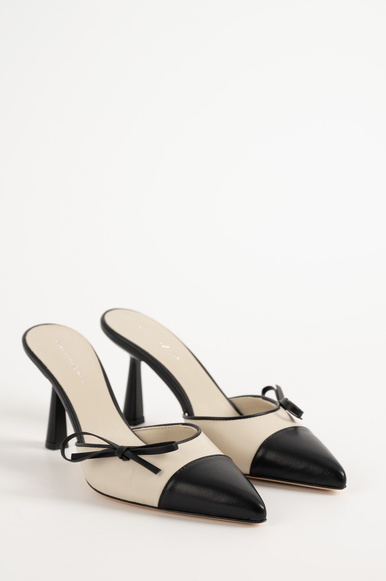 Heeled Mule Pump Prim 9 cm | Noble Black & Ivory White