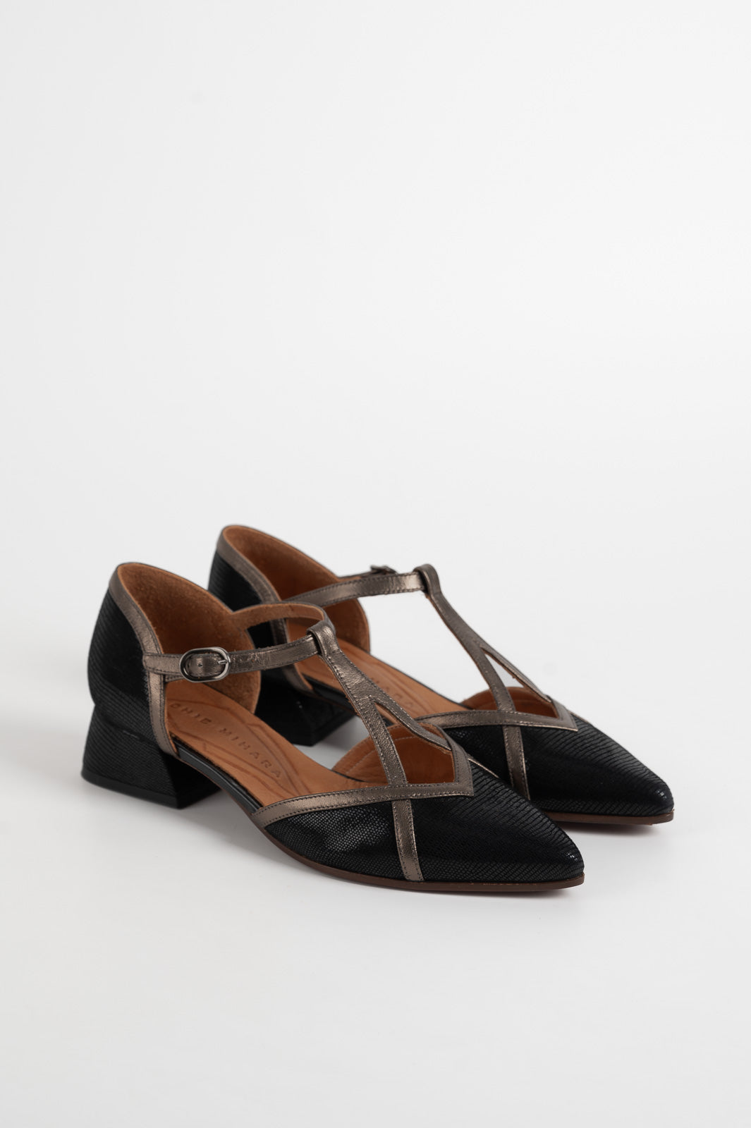 T-Strap Pump Hidrow 047 | Black Patent Suede
