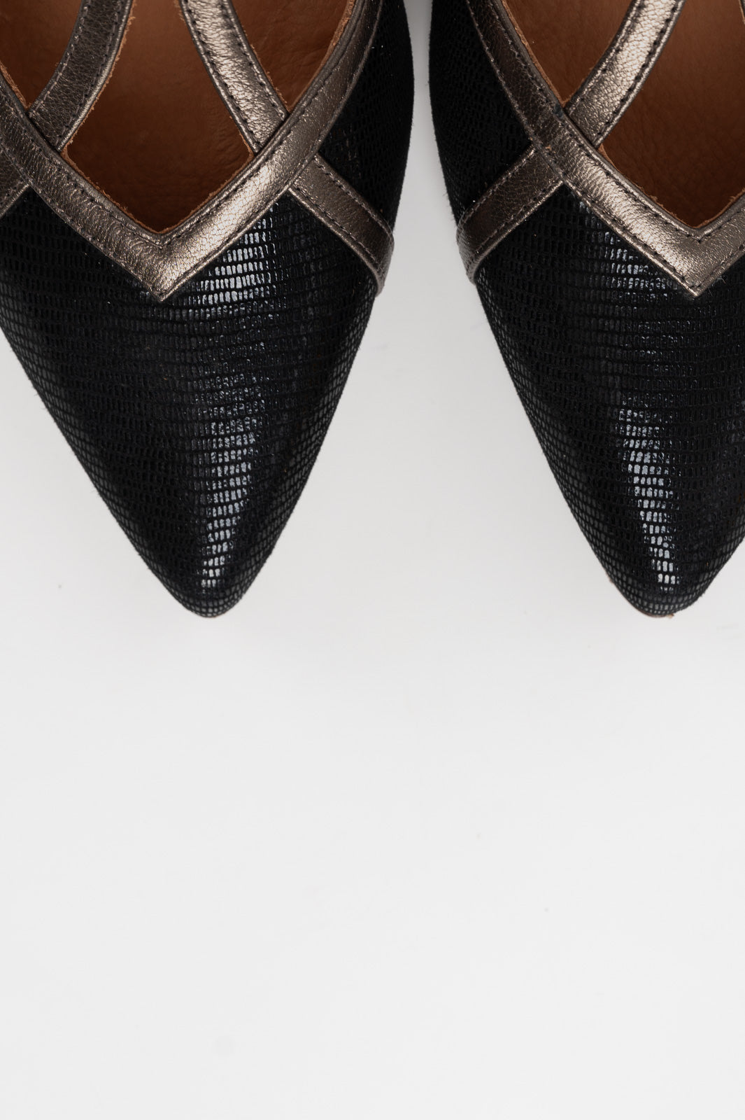 T-Strap Pump Hidrow 047 | Black Patent Suede
