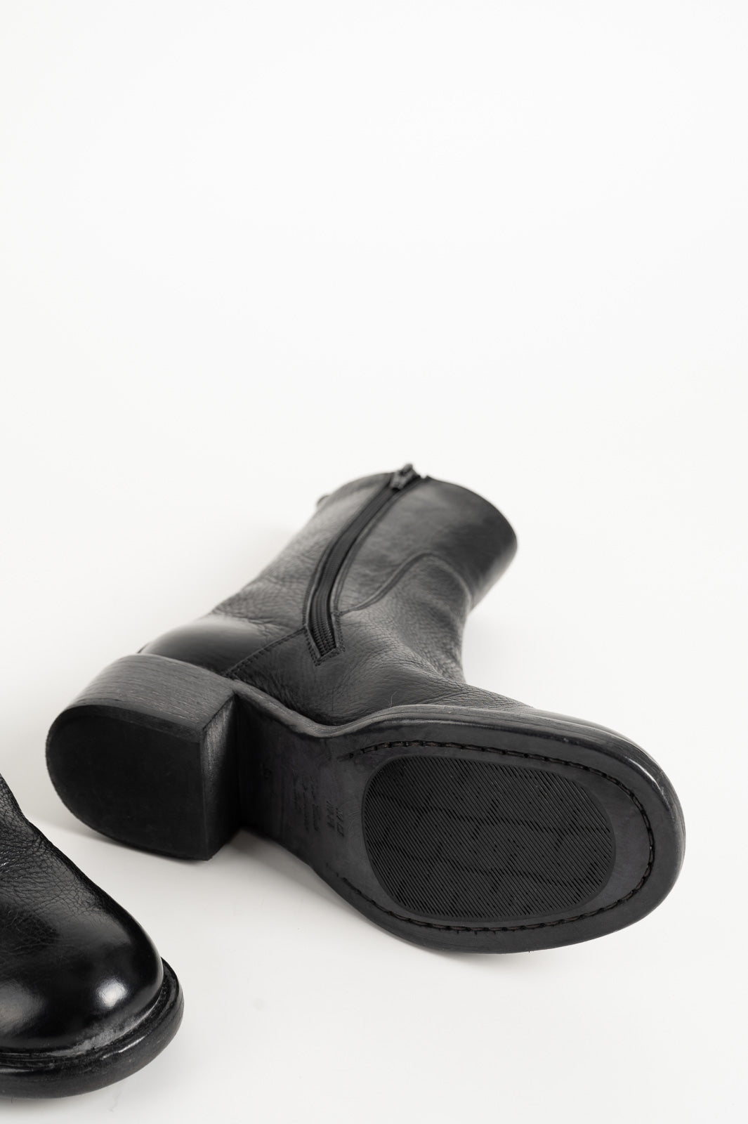 Heeled Boot Arizona | Grained Black Calf Leather