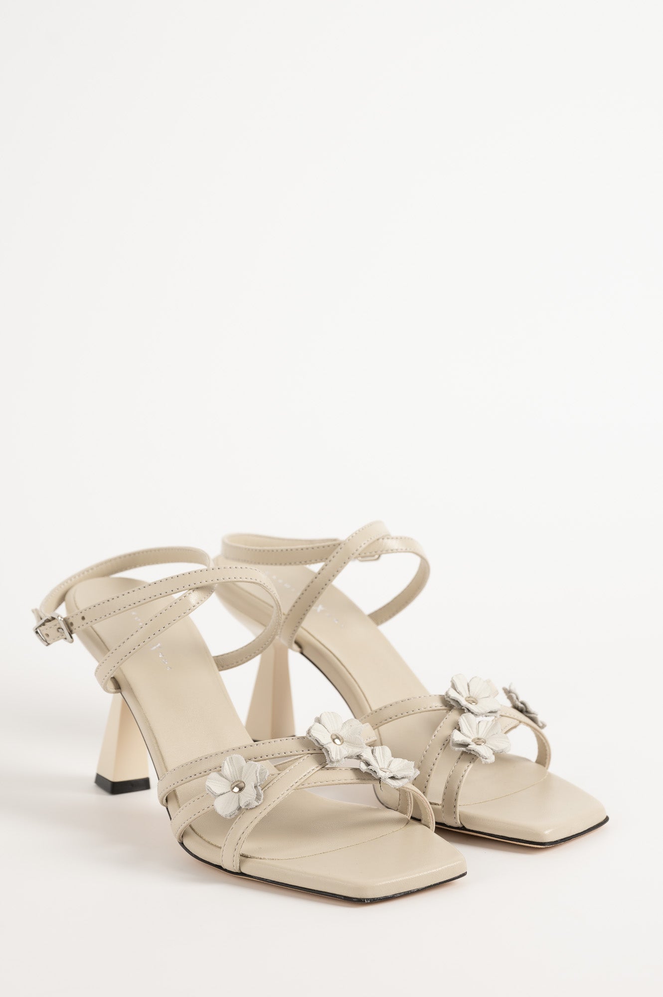 Heeled Sandal Flora | Eggshell White Calf Leather