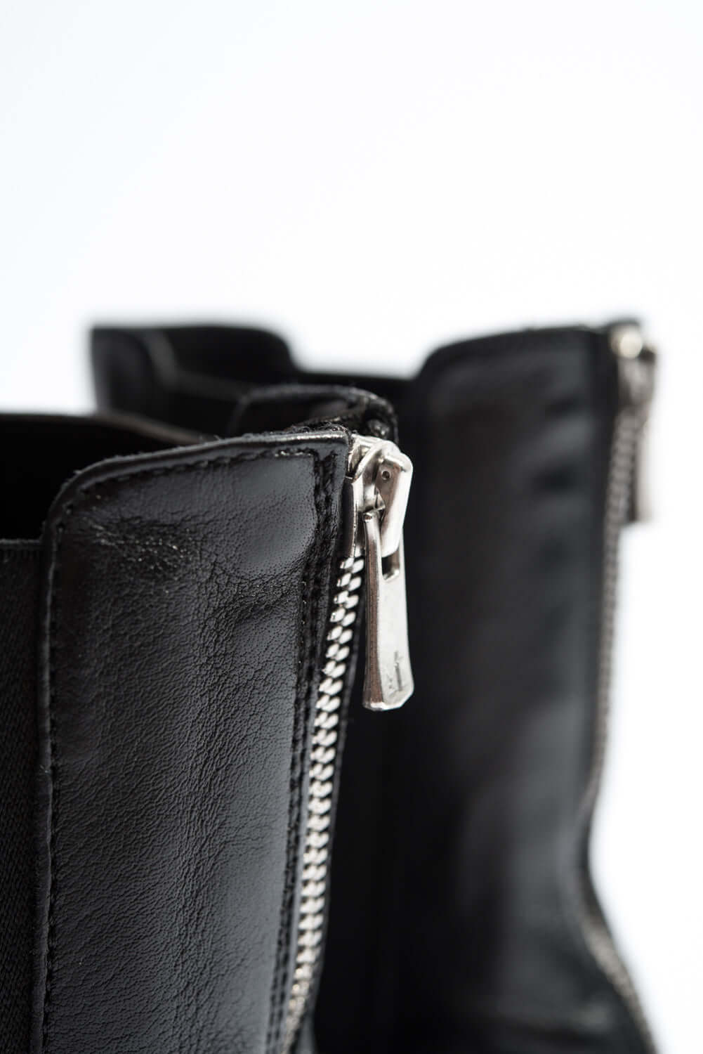 Zipper Boot Lison | Black Washed Buffalo Leather