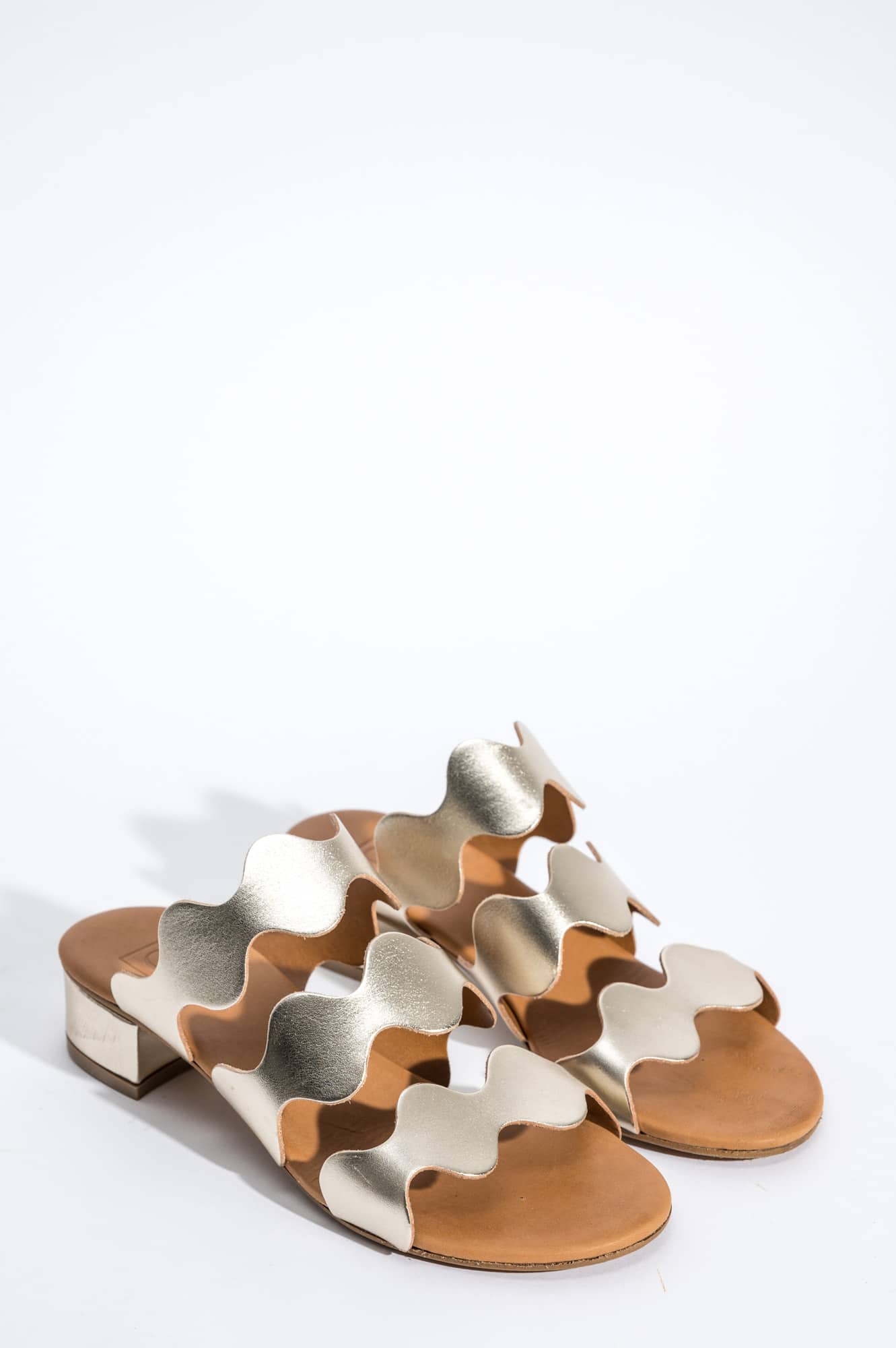 Heeled Sandal Wave | Shiny Platino Calf Leather