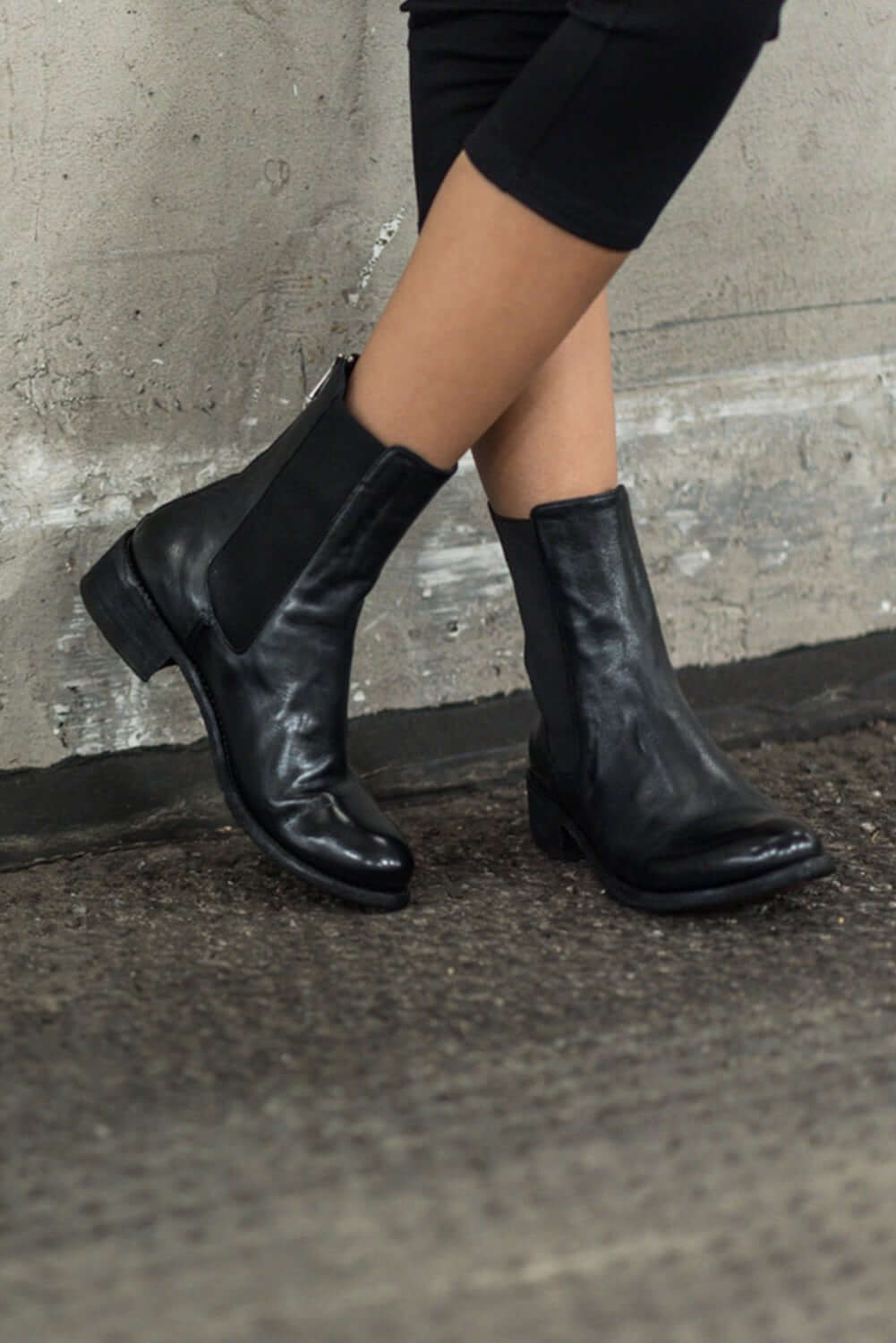 Zipper Boot Lison | Black Washed Buffalo Leather