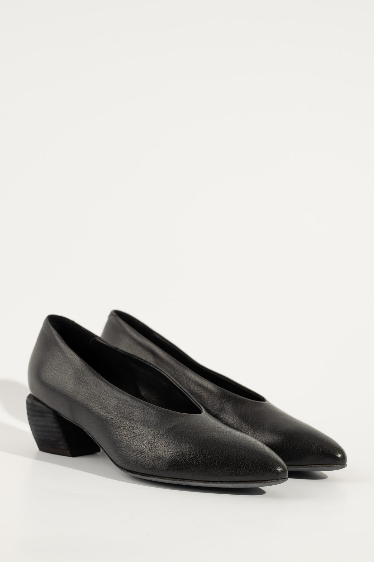 Pump Sally | Black Buffalo Leather