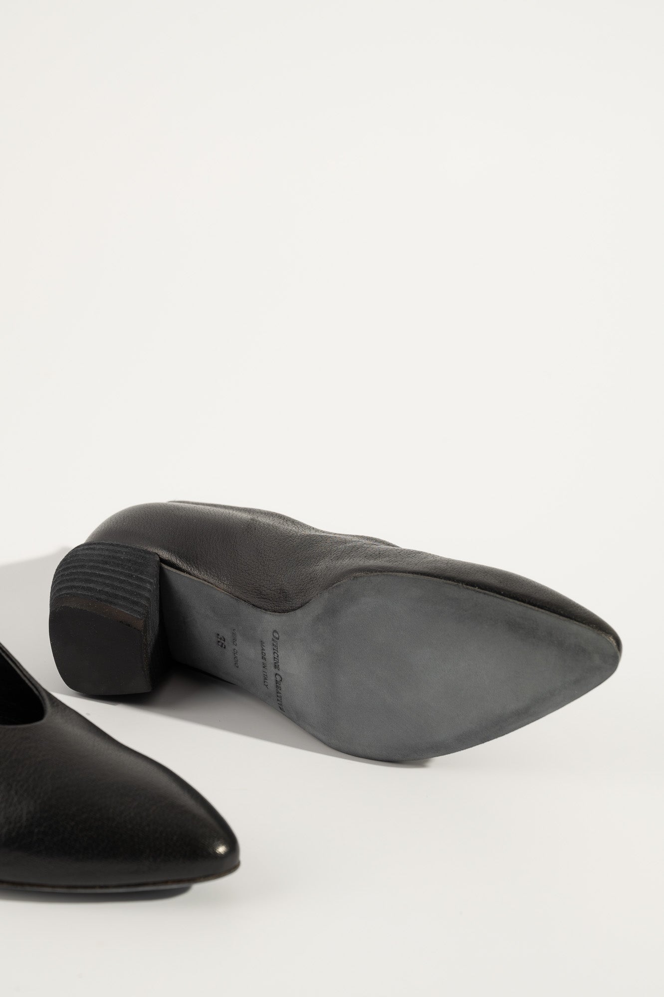 Pump Sally | Black Buffalo Leather