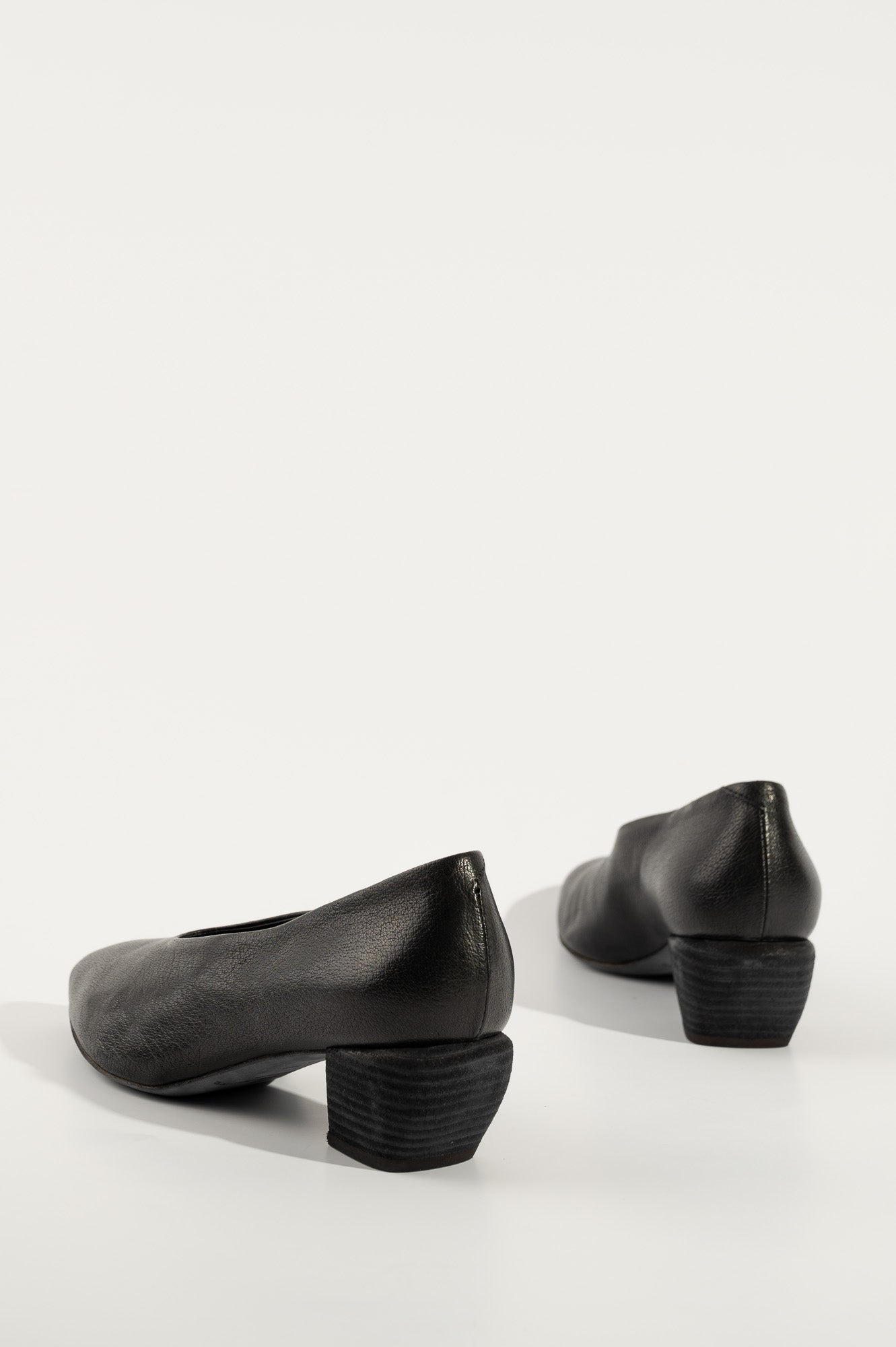 Pump Sally | Black Buffalo Leather