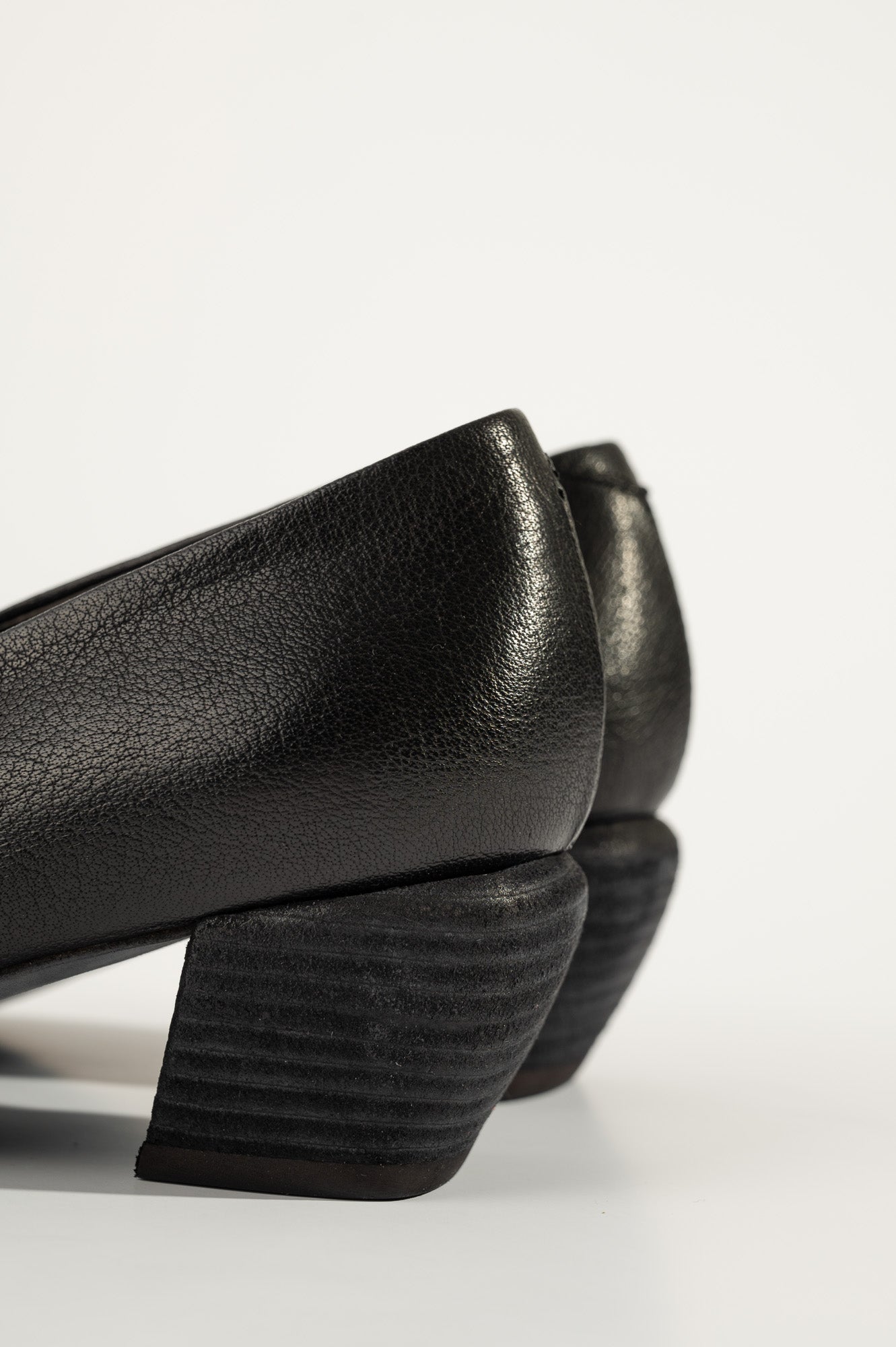 Pump Sally | Black Buffalo Leather