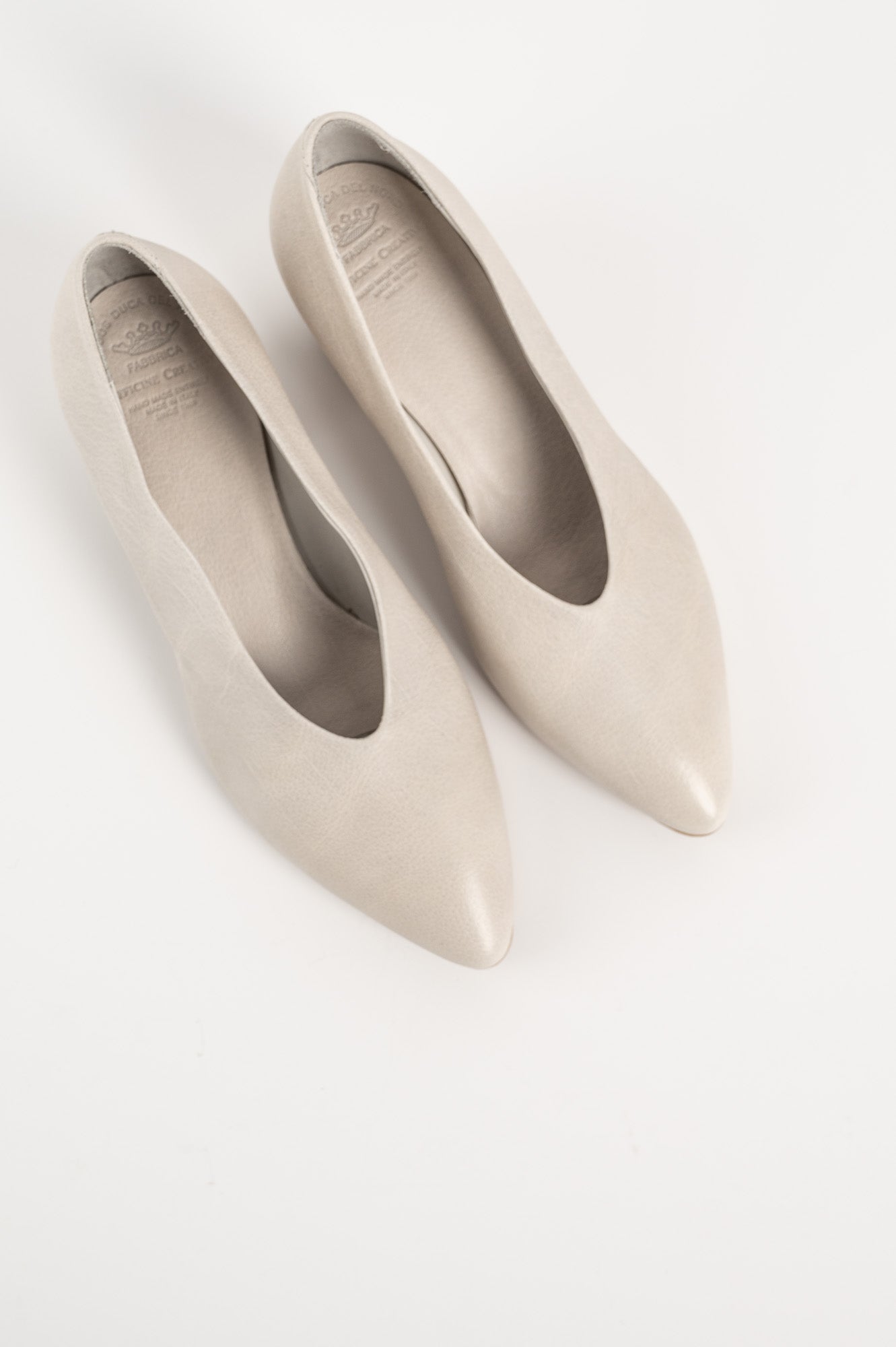 Pump Sally | White Buffalo Leather