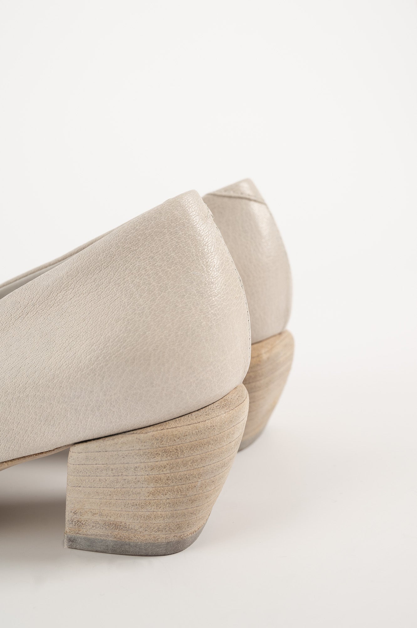 Pump Sally | White Buffalo Leather