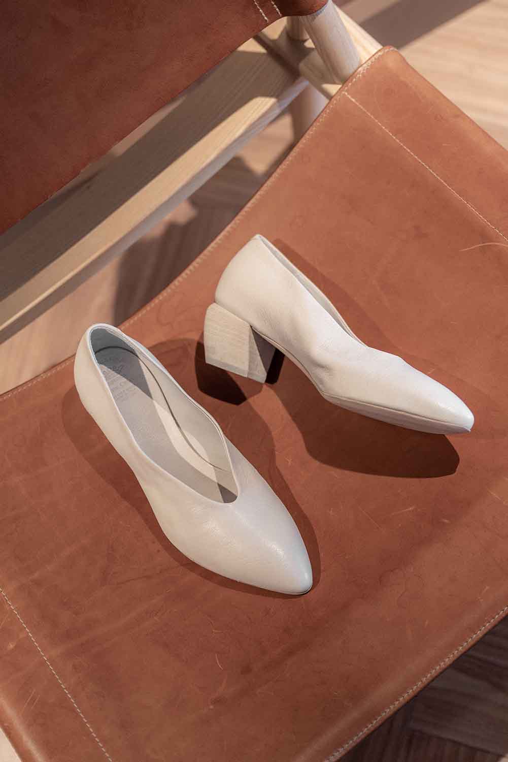 Pump Sally | White Buffalo Leather