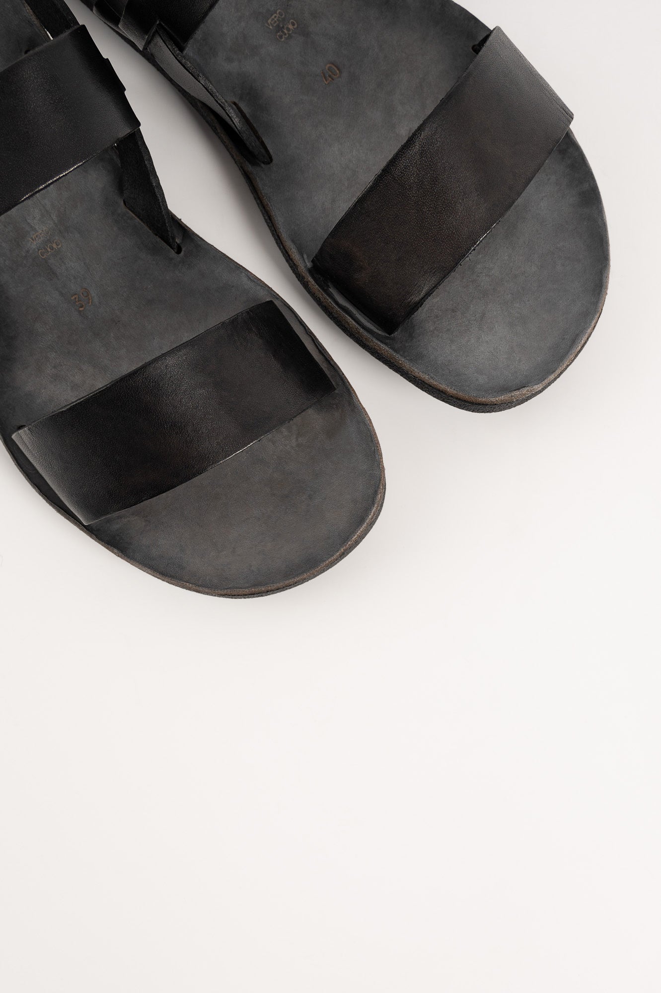 Sandal 239 | Svart Tvättat Kalvskinn