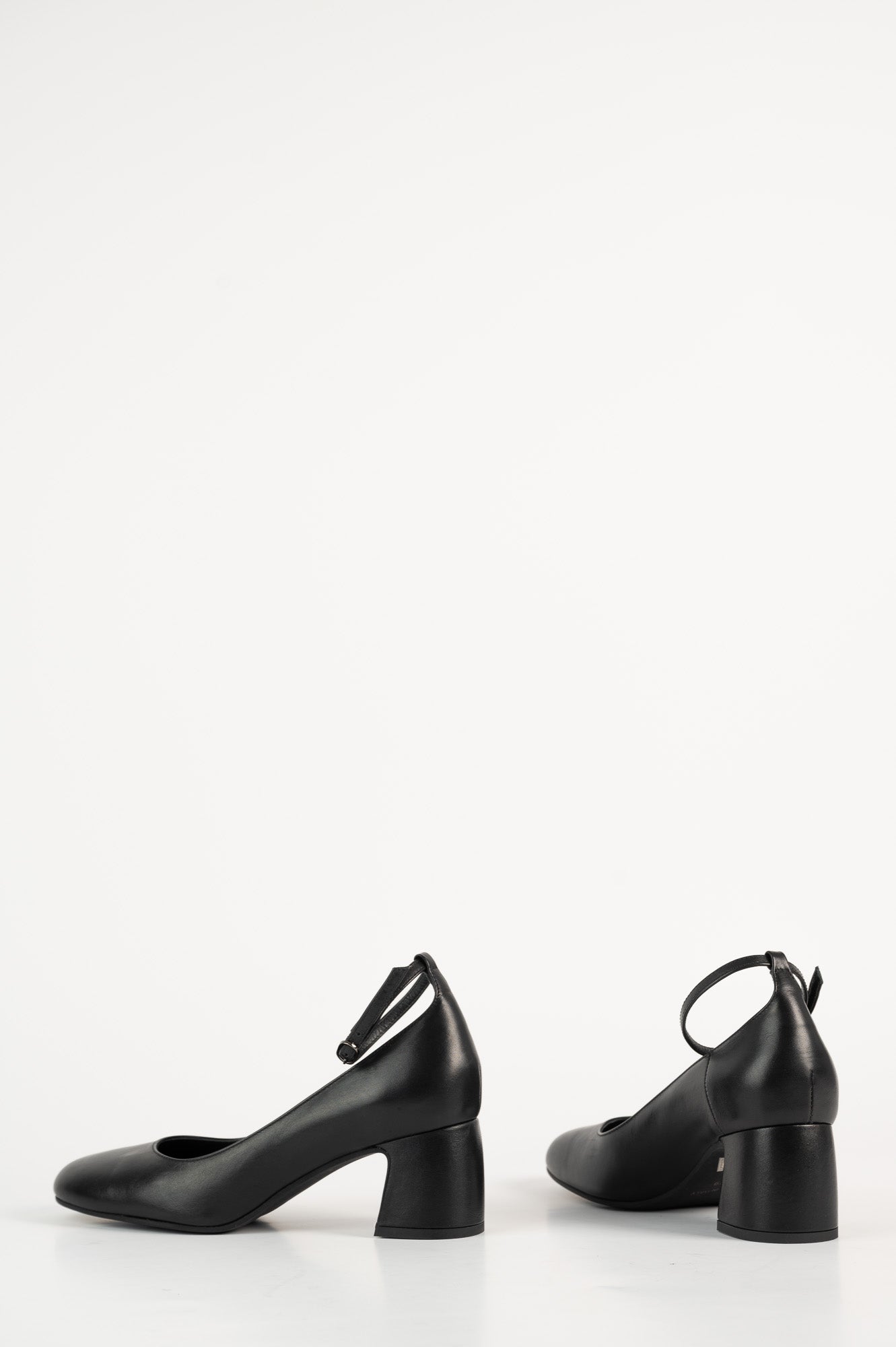 Strap Pump Phoebe 001 | Black Leather