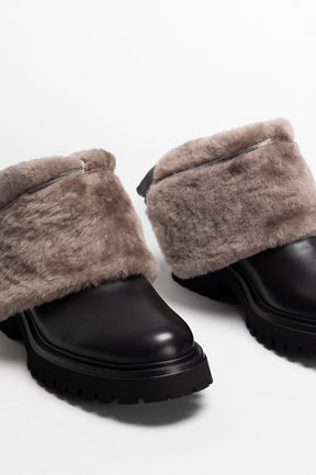 Shearling Boot Piuma | Elegant Black Calf Leather