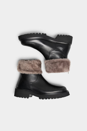 Shearling Boot Piuma | Elegant Black Calf Leather