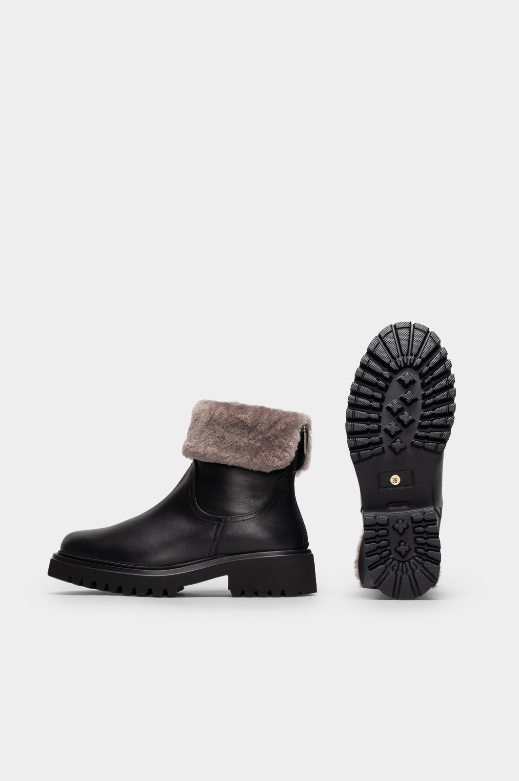 Shearling Boot Piuma | Elegant Black Calf Leather