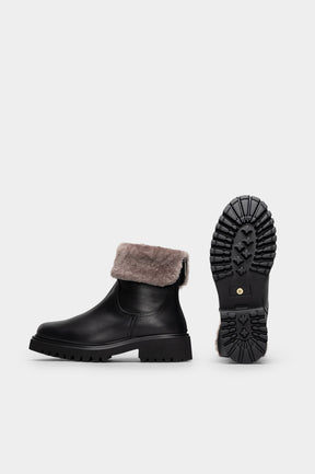 Shearling Boot Piuma | Elegant Black Calf Leather