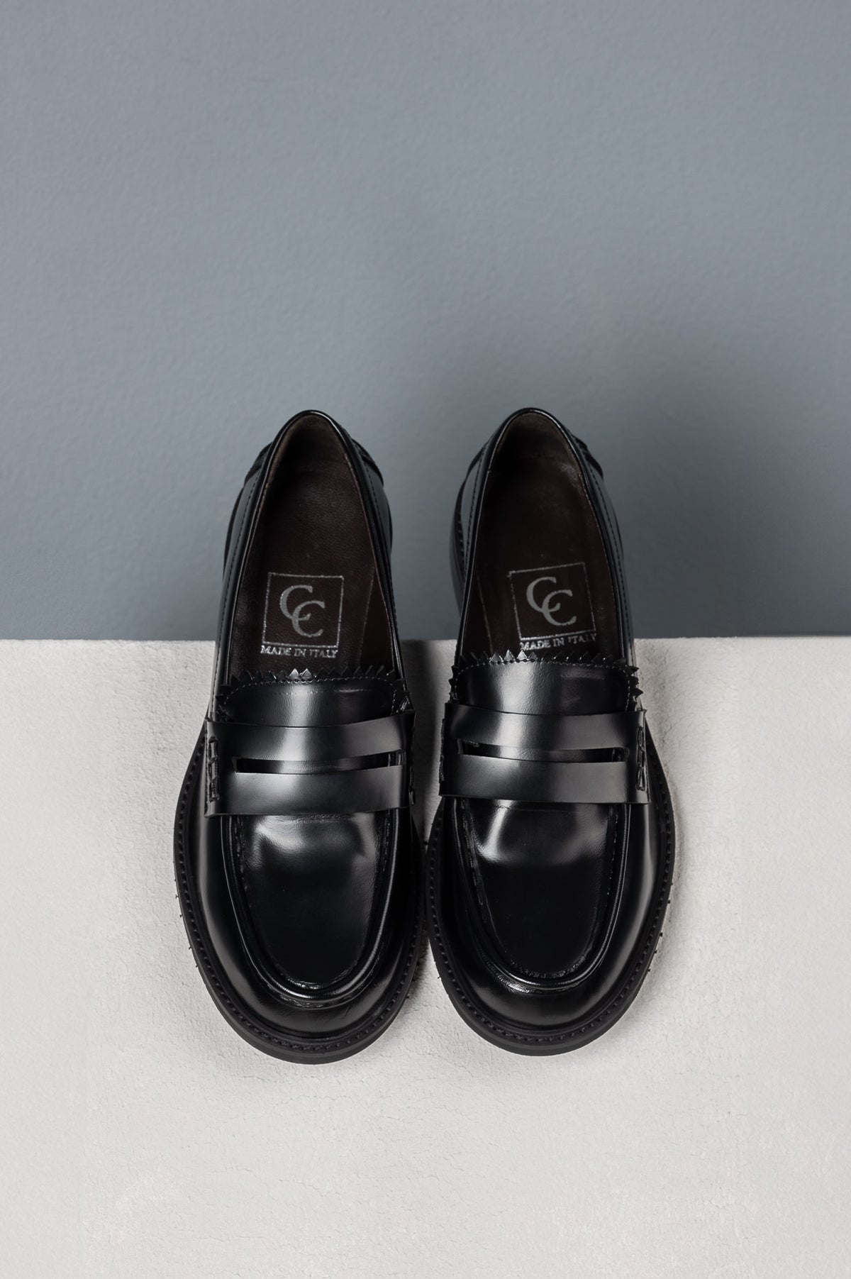 Penny Loafer Zina | Black Abrasivato Leather