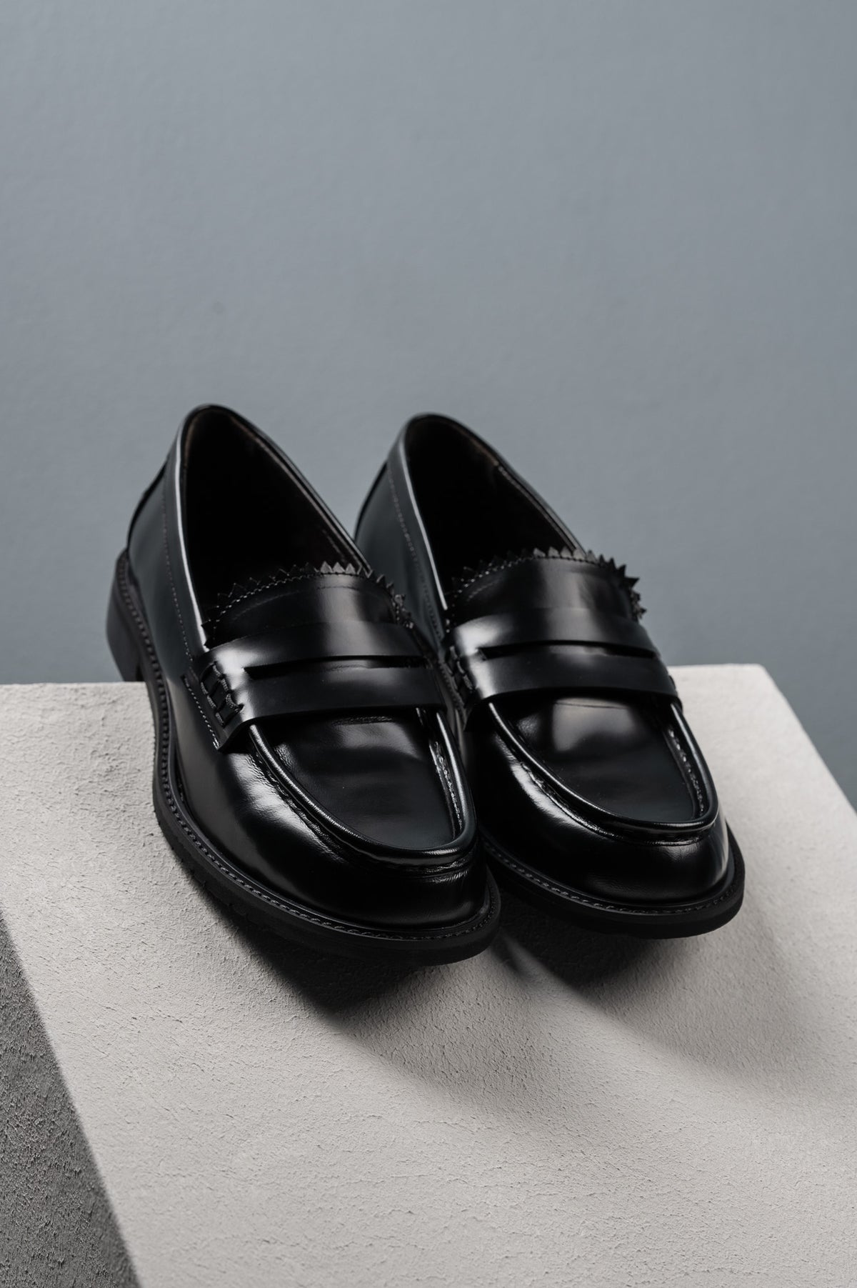 Penny Loafer Zina | Black Abrasivato Leather