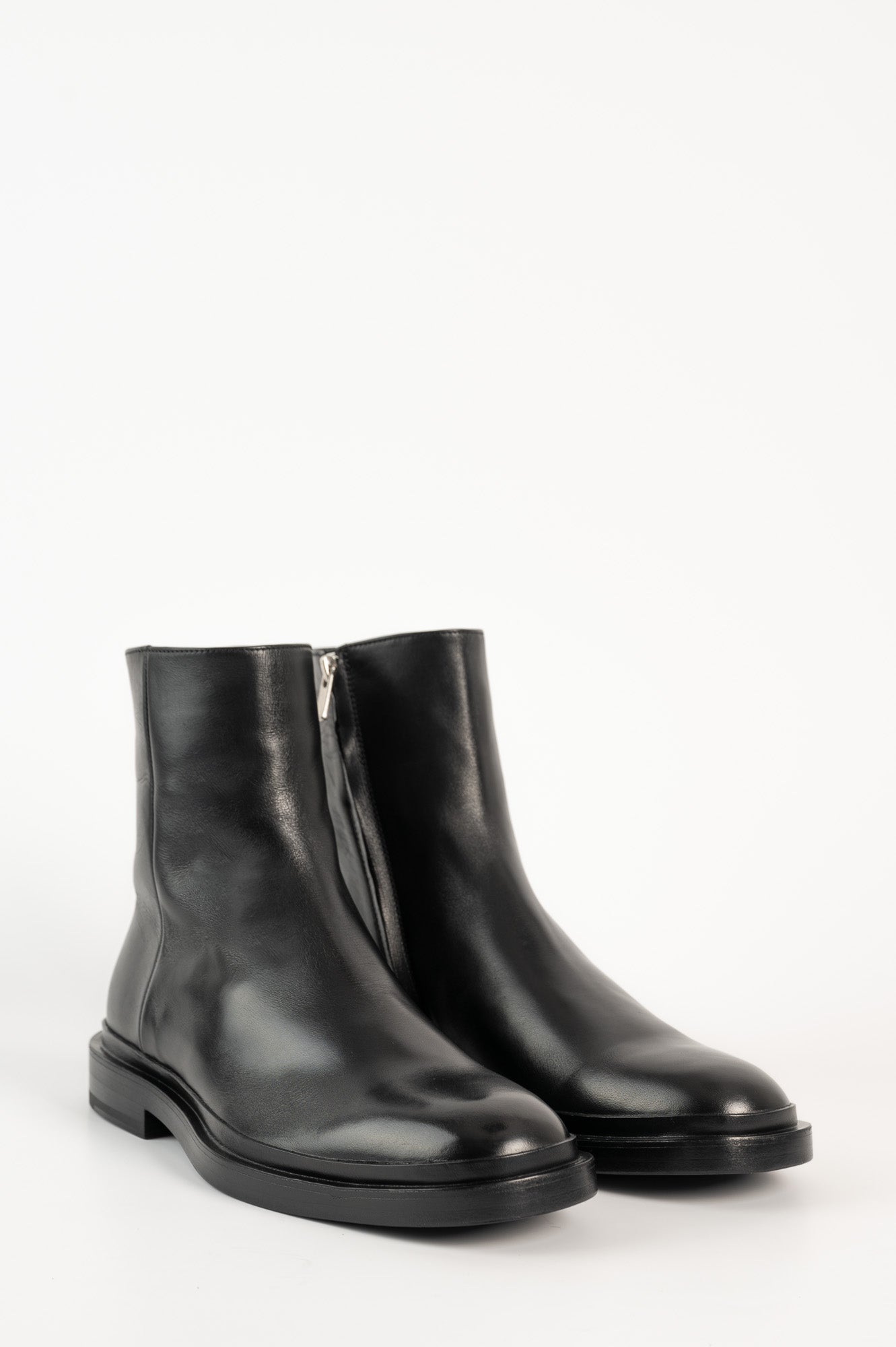 Boot Concrete 011 | Black Leather