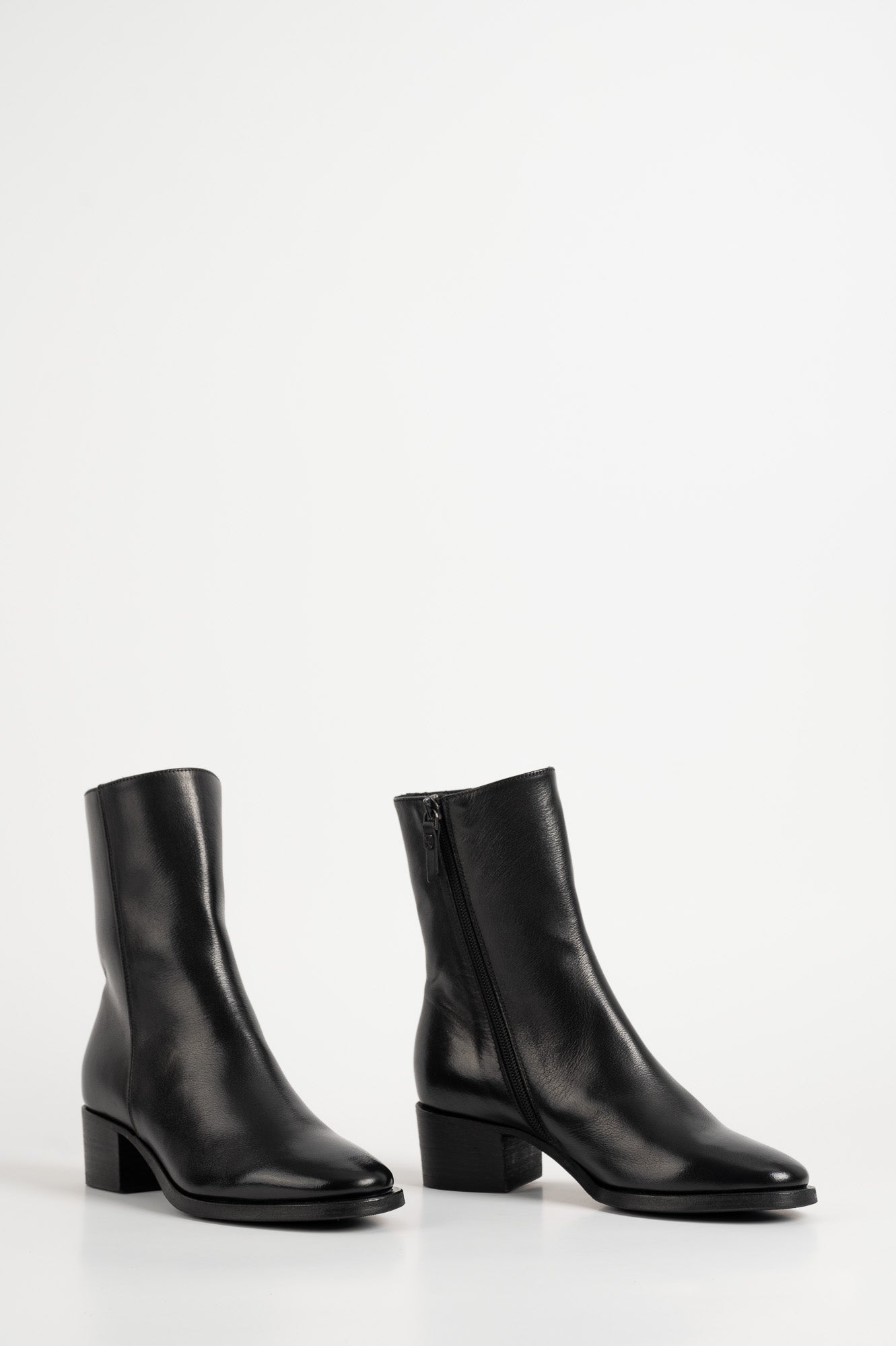 Boots Nibs 089 | Black Leather