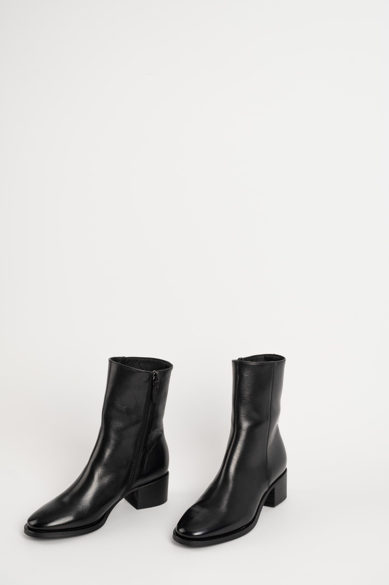 Boots Nibs 089 | Black Leather