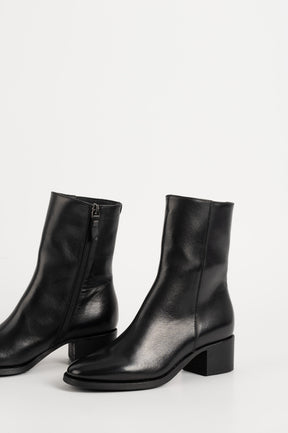 Boots Nibs 089 | Black Leather