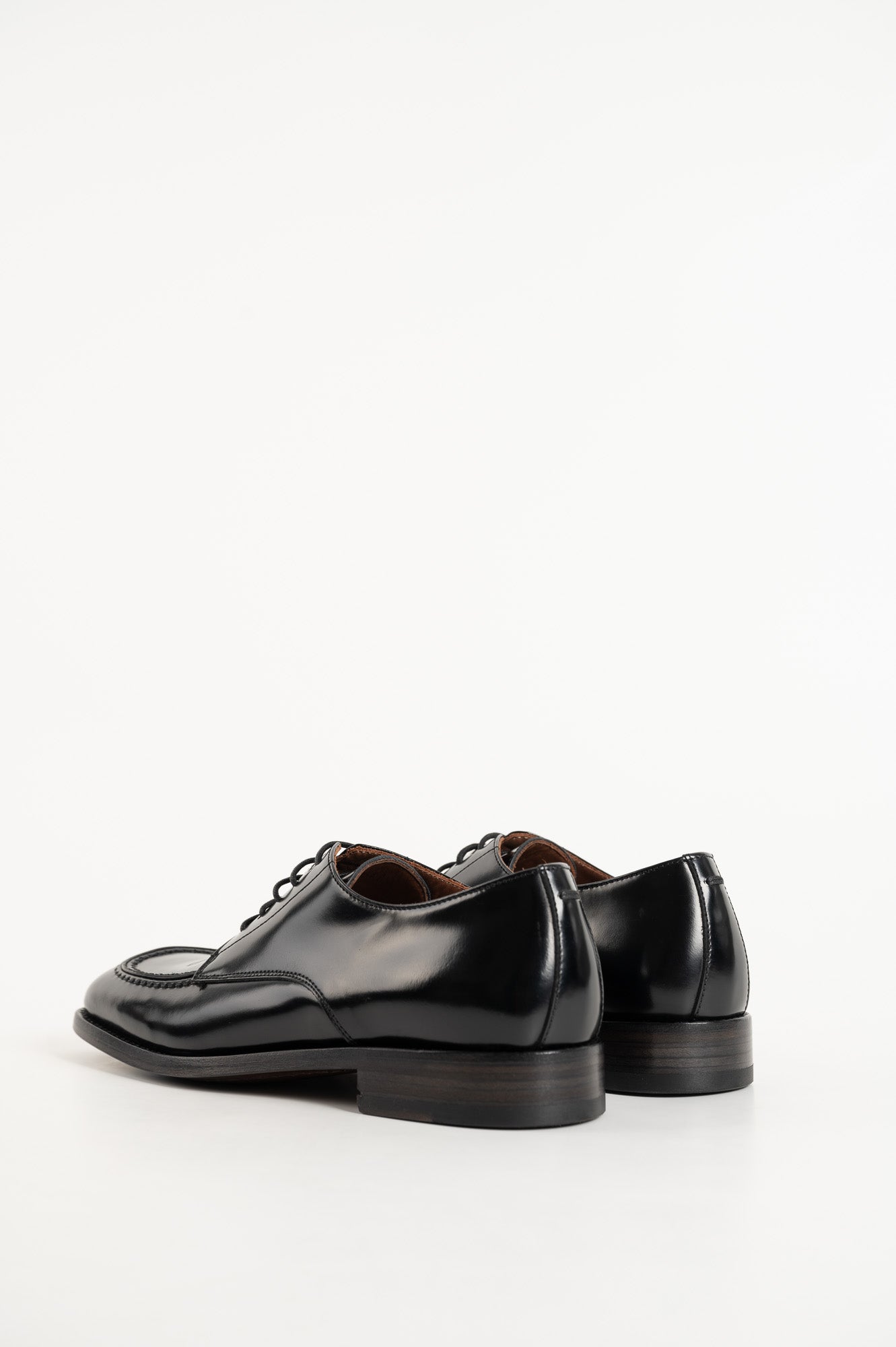Derby Shoe 324 | Black Abrasivao Leather