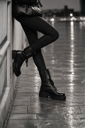 Shearling Lace-up Boot Gilda | Black Buffalo Leather