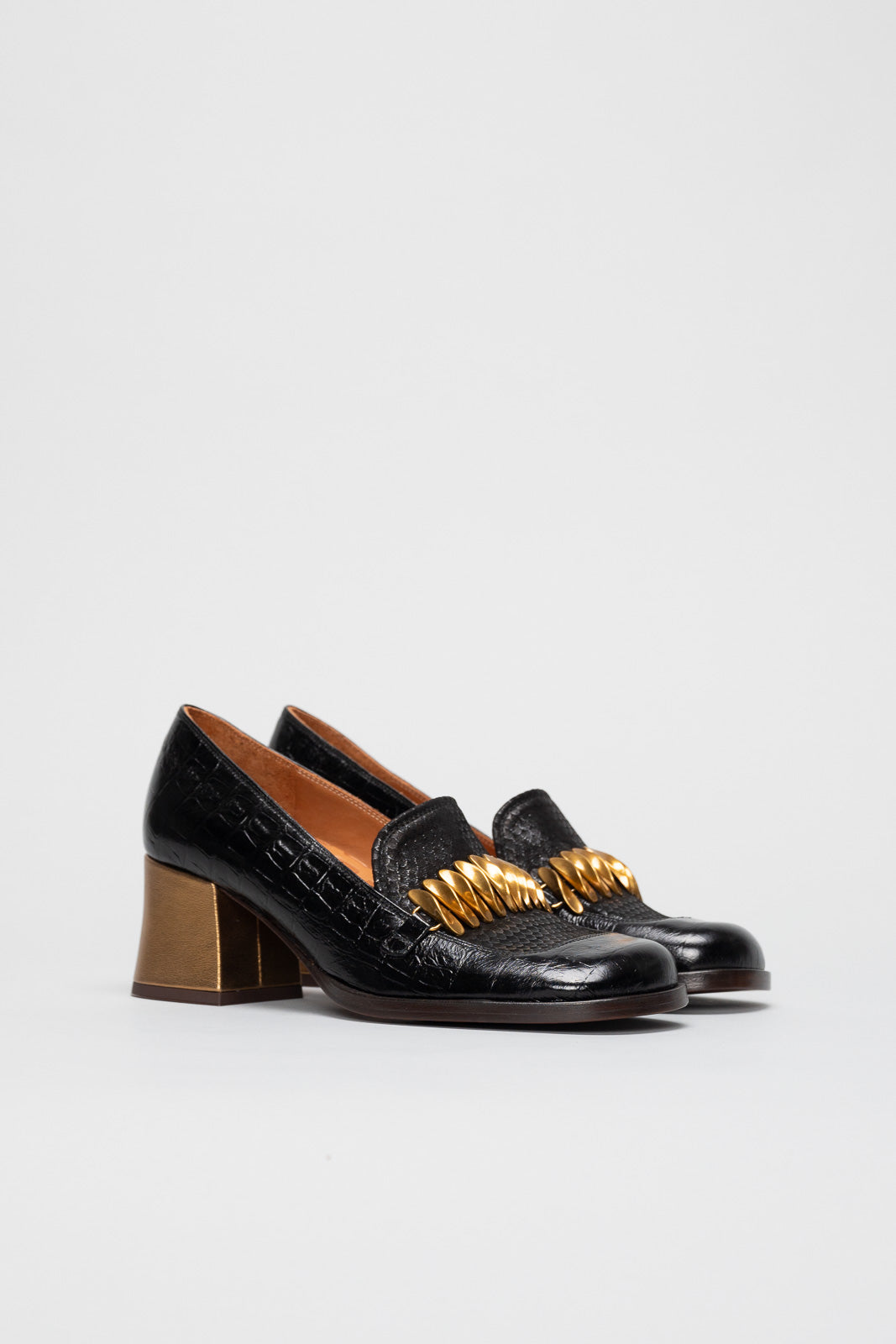 Heeled Loafer Pump Tibro | Deep Black Croc-Embossed Leather