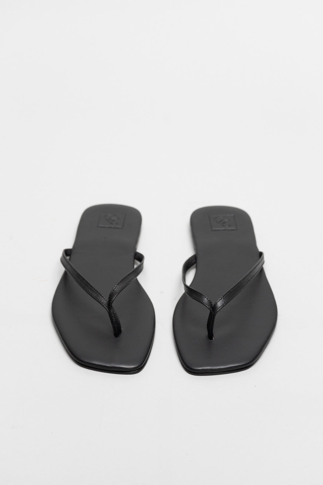 Thong Sandal Lila | Deep Black Calf Leather