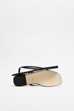 Thong Sandal Lila | Deep Black Calf Leather