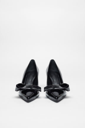 Bow Pump Tela | Black Crinkled Patent Nappa