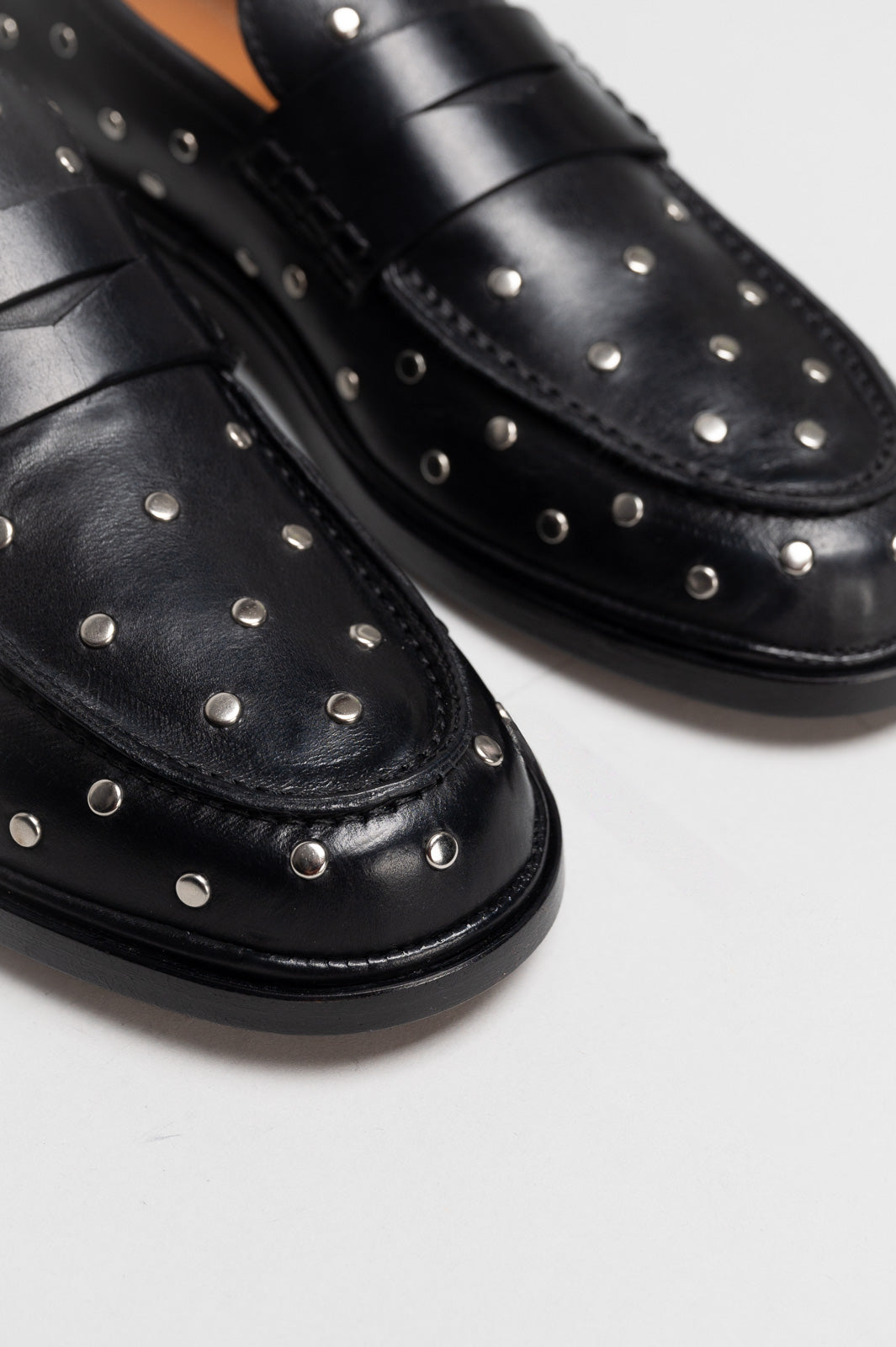 Penny Loafer Pia Studs | Black Calf Leather